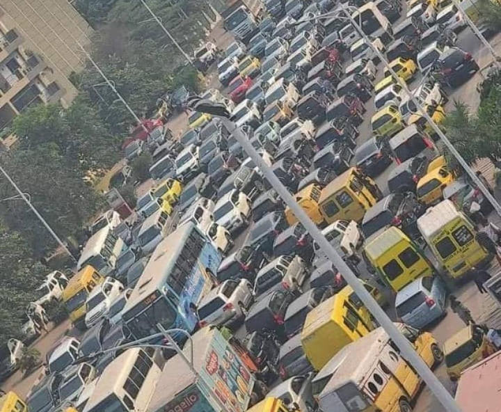 RDC : le gouvernement annonce des études pour réaménager cinq carrefours stratégiques à Kinshasa