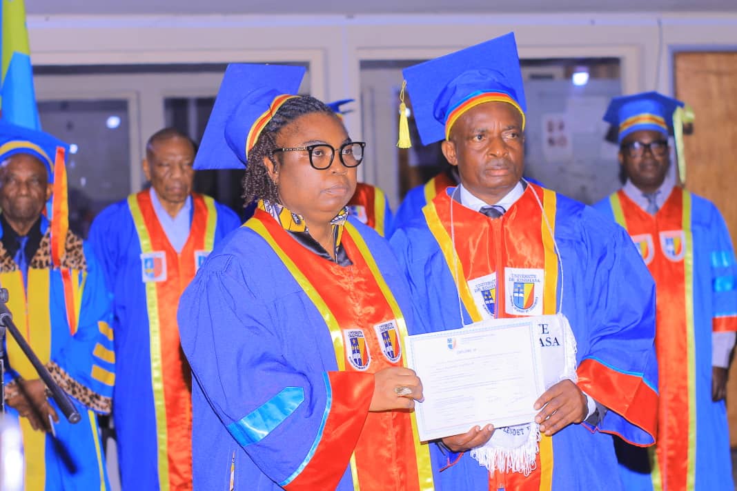 UNIKIN : Raphaël Muloway Muambila Bantu obtient son doctorat avec Grande Distinction