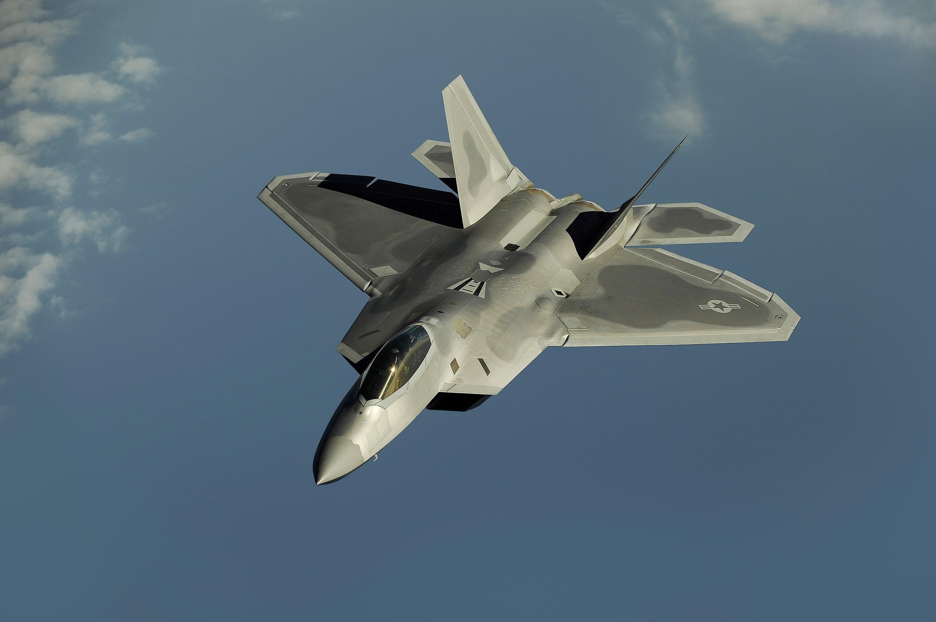 Moyen-Orient : les États-Unis déploient une puissance militaire sans précédent face à l’Iran