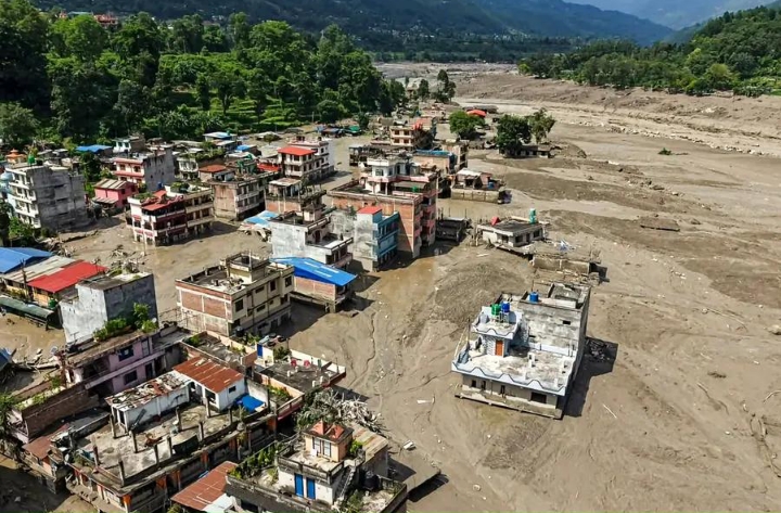Népal : plus de 900 morts après les inondations dévastatrices