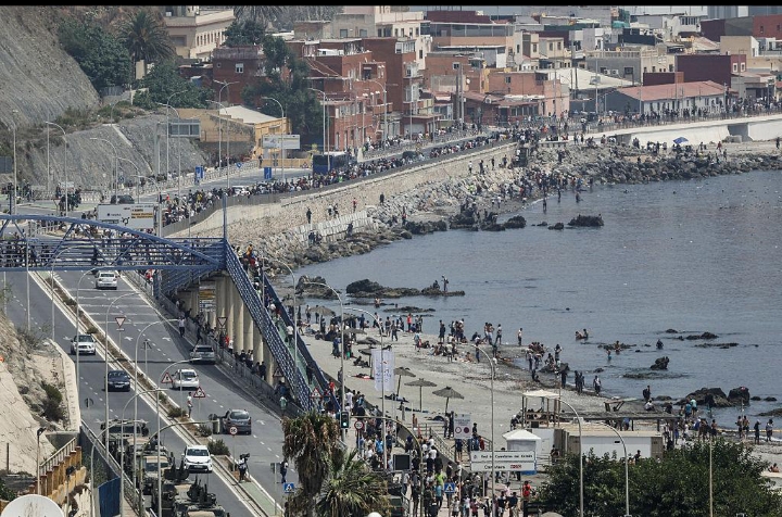 CEUTA : UN RAPPORT ESPAGNOL RELANCE LA POLÉMIQUE SUR LE RÔLE DU MAROC